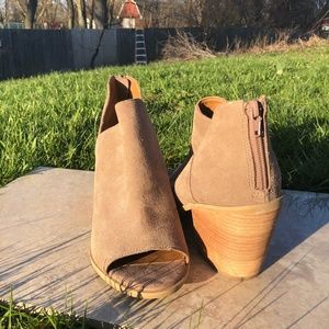 NEW Susina Carina Peep Toe Bootie Mushroom Suede